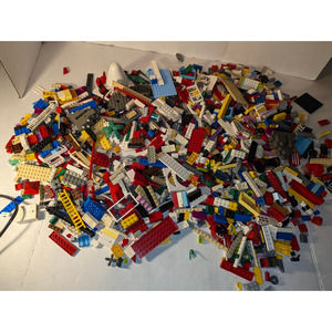 Huge Lot Vintage Legos 9#+ Mini Figures Weapons Accessories Must See